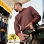 Власти США уверены, что цены на бензин продолжат падать
