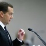 Премьер Медведев отметил снижение зависимости бюджета от нефти и газа