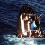 Горевший у берегов Китая танкер взорвался и затонул, весь экипаж погиб