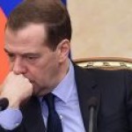 Медведев вспомнил о проблемах населения в случае нового витка цен на бензин