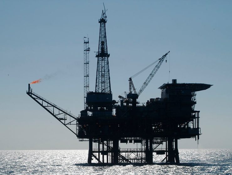 Месторождение платформа море нефть газ
