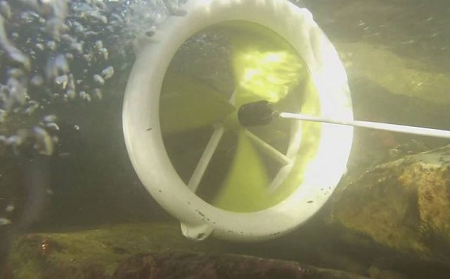 портативная турбина Waterlily Seaformatics зарядное устройство